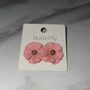 Flower stud earrings